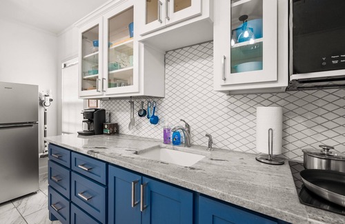 Alexandria House | Luxury in the Park, King Beds, Washer & Dryer