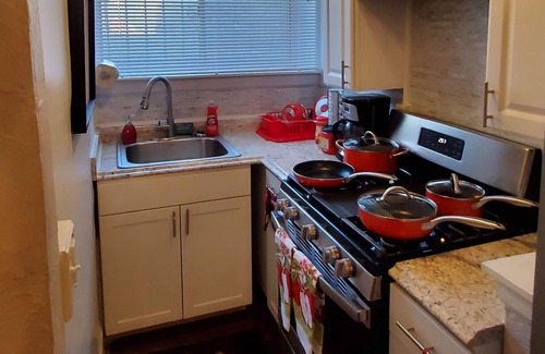 Detroit Apartment | Luxury infinite Motion unit located in New Center Area Historic District!