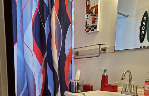 Detroit Apartment | Luxury infinite Motion unit located in New Center Area Historic District!