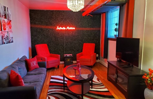 Detroit Apartment | Luxury infinite Motion unit located in New Center Area Historic District!