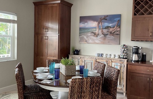 Bokeelia Villa | Luxury Island Escape @ Palm Tree Villa: Private Rooftop Deck & Saltwater Pool