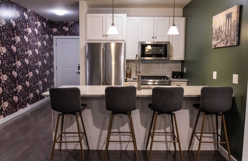 The Heights Condo | Luxury Jersey City Condo/Parking 20 min to NYC
