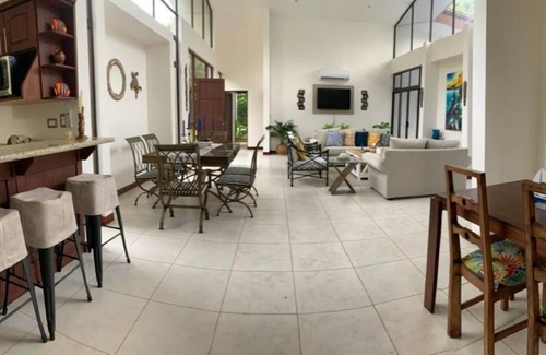 Esterillos Villa | Luxury Jungle Retreat 10 min drive to beach