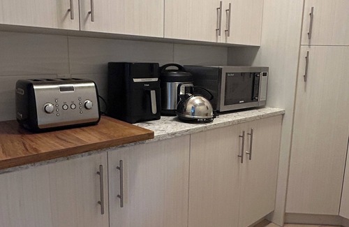North Glenmore House | Luxury Kelowna Oasis on Knox Mountain minutes from downtown. Great for families!