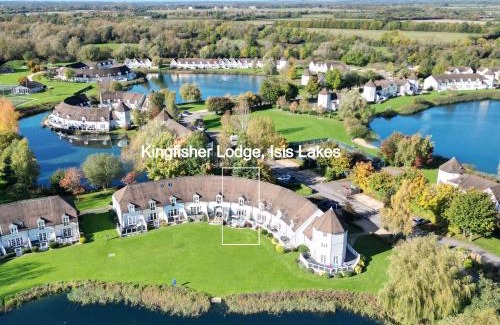 South Cerney House | Luxury Kingfisher Lodge, Isis Lake, within the Cotswold Waterpark