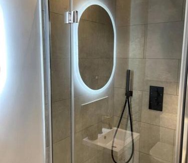Lewisham House | Luxury Kingsize Room in London
