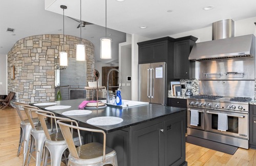 Templeton House | Luxury Living In Templeton Wine Country. Sleeps 16