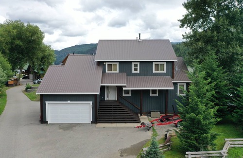 Okanagan-Similkameen House | Luxury Lakefront Home on Otter Lake Tulameen July 25th- August 1st, 2025 open!