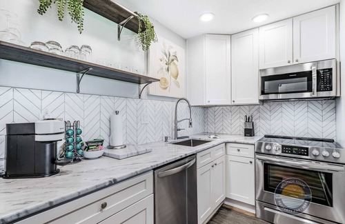 Lake Geneva Condo | Luxury Lake Geneva Condo with Fireplace