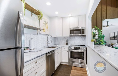 Lake Geneva Condo | Luxury Lake Geneva Condo with Fireplace