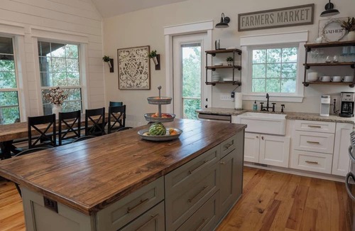 Arley House | Luxury Lake House W/Amazing View & Private Hot Tub