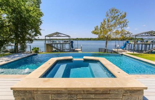 Kingsland House | Luxury Lake LBJ House with Heated Swimming Pool and Spill Over Hot Tub and 2 Boat Slips