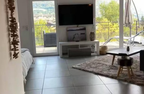 Annecy-le-Vieux Apartment | Luxury lake view apartment