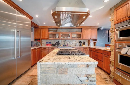 Catalina House | Luxury Lakefront 100,000 Gal Pool Resort Near Disney, Universal, SeaWorld,Outlet