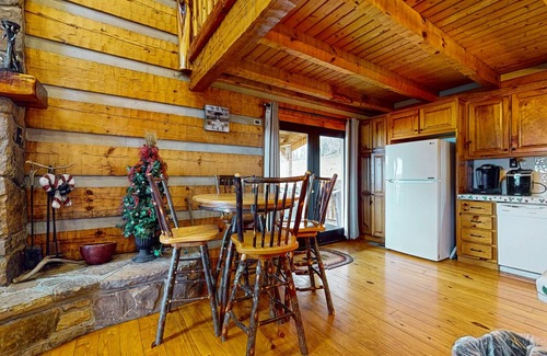 Baneberry Cabin | Luxury lakefront cabin with free attraction tickets, fire pit, dock & deck