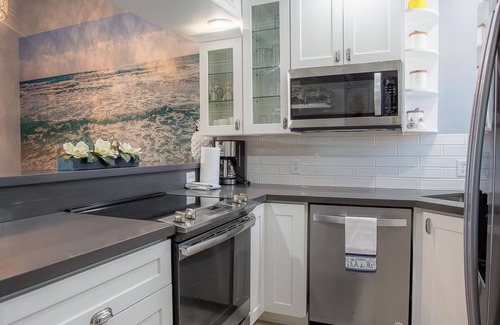 Arrowhead Ranch Condo | Luxury Lakefront Condo freshly renovated in Gated Community