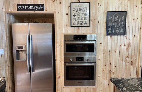 Tweed Cottage | Luxury Lakefront Escape The Rock Cottage