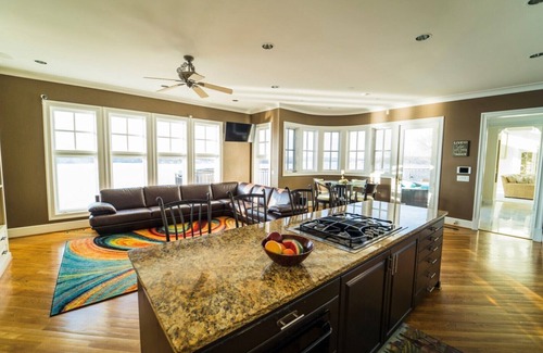 Steele Creek House | LUXURY LAKEFRONT ESTATE IN CHARLOTTE