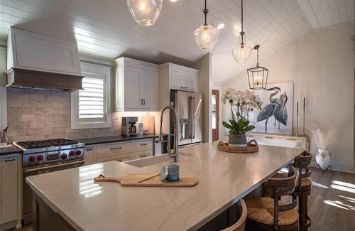 Lake Oconee House | Luxury Lakefront | EV Charger | Stunning Views