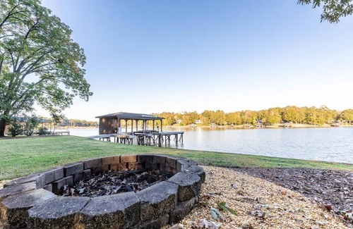 Eatonton House | Luxury Lakefront Getaway on Beautiful Lake Sinclair