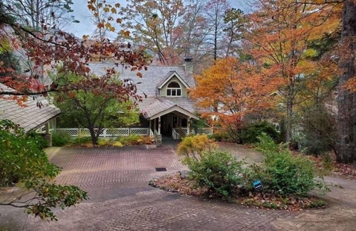 Lake Toxaway House | Luxury Lakefront Home, Fireplaces, Boathouse, Spectacular Views of the Mountains