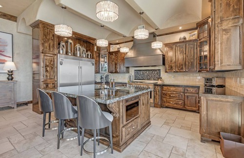 Cleora Apartment | Luxury Lakefront Home