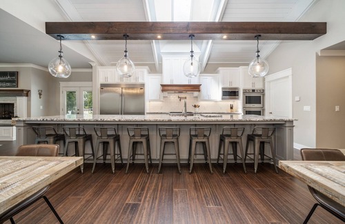 Mid America House | Luxury Lakefront Lodge - 16 Beds! 8 BRs! Sleeps 32!