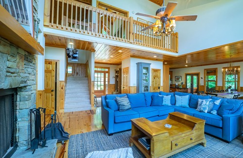 Blairsville House | Luxury Lakefront on Lake Nottely near Blueridge Georgia