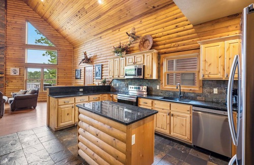Lampe Ski Chalet | Luxury Lakefront Resort Chalet 3~2 Pools~FREE Amenities~Dock~MiniGolf~Waterslide
