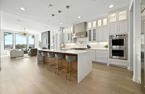 Leander House | Luxury Lakefront Travis -Heated Pool/Games/Theater