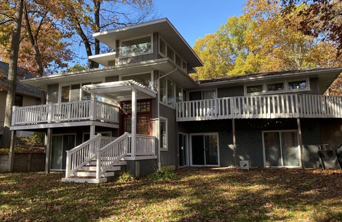 Jerome House | Luxury Lakefront Villa on All-Sports Lake in Irish Hills