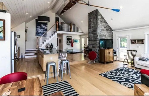 Poplar Ridge House | Luxury Lakehouse, sunsets, kayaks, hot tub, sauna, 20 min to Skaneateles Village