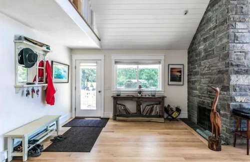 Poplar Ridge House | Luxury Lakehouse, sunsets, kayaks, hot tub, sauna, 20 min to Skaneateles Village