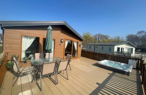 Tattershall House | Luxury Lakeside Lodge L1 with hot tub situated at Tattershall Lakes Country Park