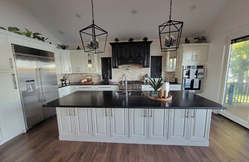 Niles House | Luxury Lakeside Oasis ND Nearbynn