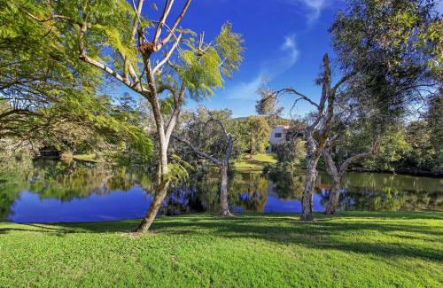 Mount Coolum Villa | Luxury Lakeside Villa