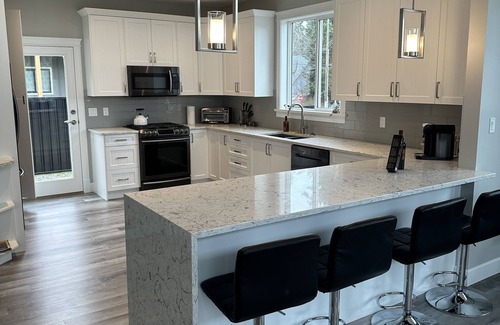 Shawnigan Lake House | Luxury Lakeview House w/Dock & Hot Tub