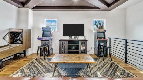 Central Arlington House | Luxury (Less than mile from AT&T Stadium/GlobeLife) GameRoom/Basketball Hoop