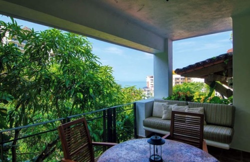 Romantic Zone Apartment | Luxury LGBTQ+ Accommodation