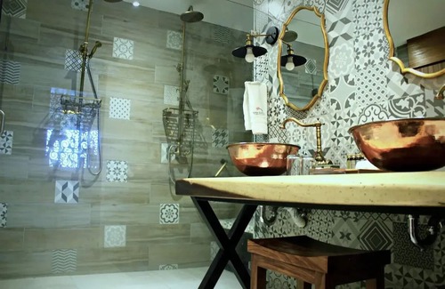 Romantic Zone Apartment | Luxury LGBTQ+ Accommodation