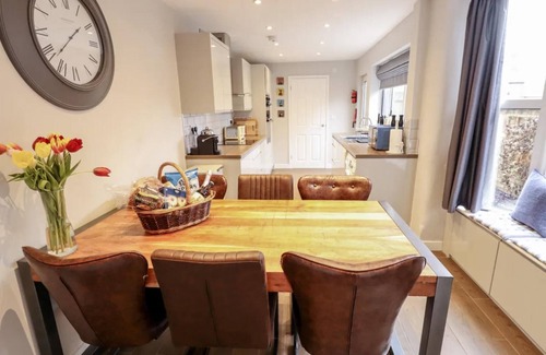 Lincoln House | Luxury Lincoln Home - Sleeps 8 - Hot Tub - Pets
