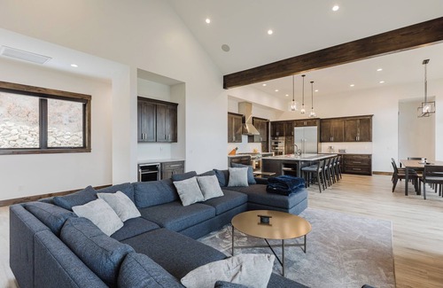 San Juan River Village House | Luxury Listing | A/C, Hot Tub, Close to Skiing, Incredible Mountain Views