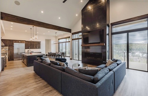 San Juan River Village House | Luxury Listing | A/C, Hot Tub, Close to Skiing, Incredible Mountain Views