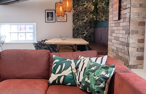 St George's Quarter Apartment | Luxury Liverpool Penthouse - Across Lime St Station