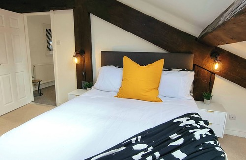 St George's Quarter Apartment | Luxury Liverpool Penthouse - Across Lime St Station