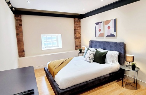 St George's Quarter Apartment | Luxury Liverpool Penthouse - Across Lime St Station