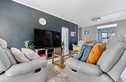 Greater Johannesburg Metropolitan Area Resort | Luxury Living at Canvas 82 Unit 129