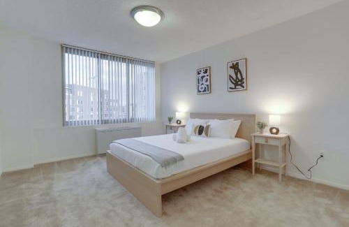 Aurora Highlands Apartment | Luxury Living at Crystal City's Condo