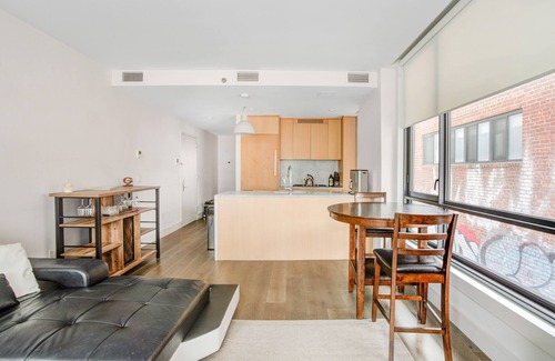Greenpoint Apartment | Luxury Living in Greenpoint: 2 BR with Manhattan Rooftop View
