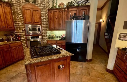 South Arlington House | Luxury Living! Longterm Stunning Home New PoolSpanCentrally located in DFW
